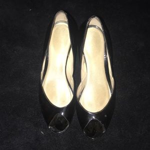 ANN TAYLOR black shiny heels